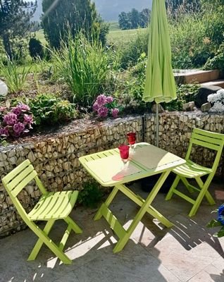 Terrasse mit Blick in die Berge.jpg