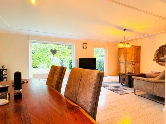 14. Wohn- und Essbereich EG