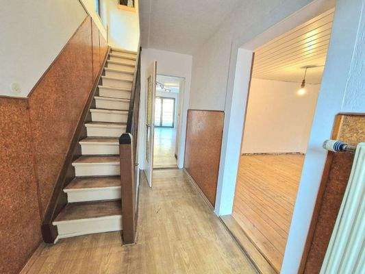 Flur_Wohnen_Küche_Treppe zum OG