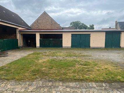 Garagen im Seitenflügel NG