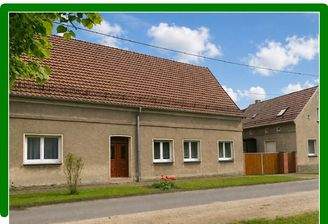 01 - Wohnhaus und zweites Haus von vorn 01