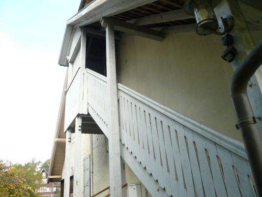 Treppe seitlich am Haus