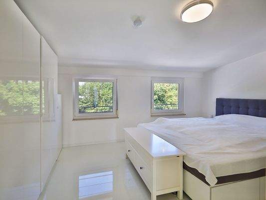 Schöner Schlafbereich im Dachgeschoss