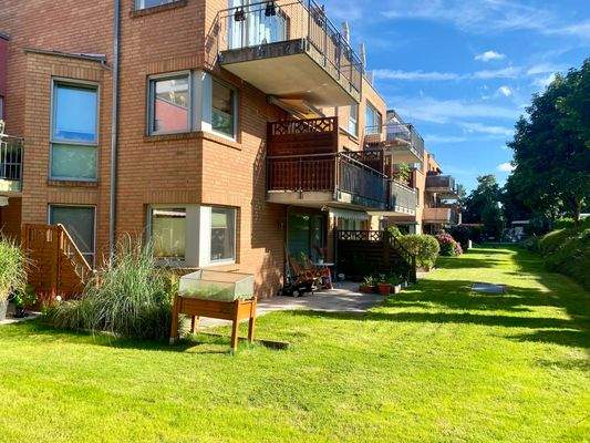 Hintere Hausansicht mit dem Gartengrundstück 