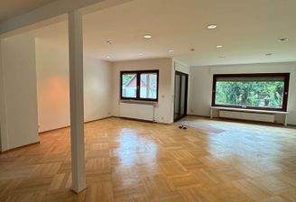 Großzügiges Wohnzimmer