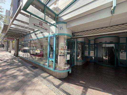 Ladengeschäfte im EG