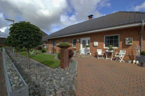 Auffahrt und Eingangsbereich