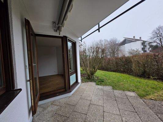 Terrasse mit Gartenzugang