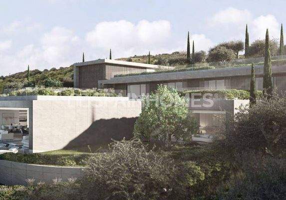 Panoramic Sea and Golf-View Land in Sotogrande Cádiz