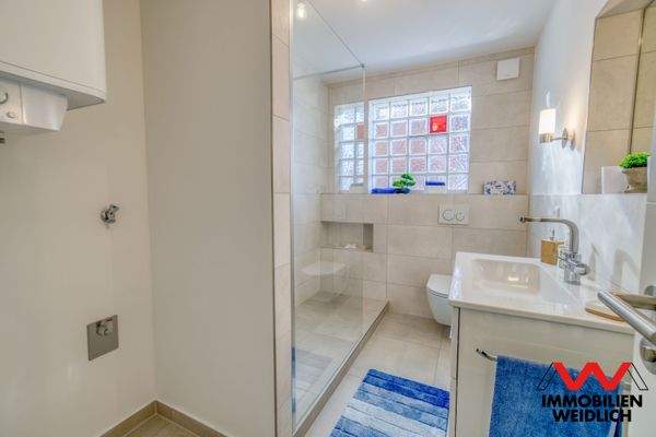 Neues Bad mit Tageslicht