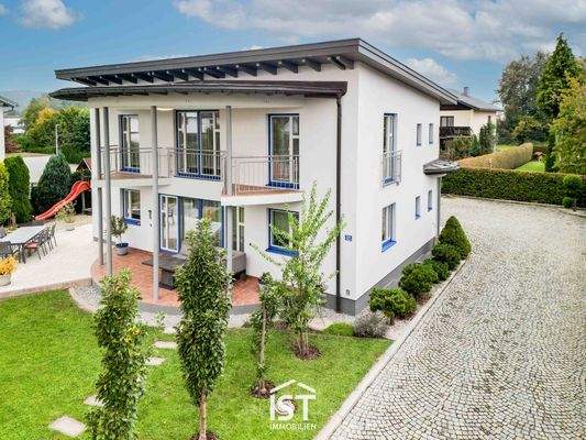 Architektenhaus mit Naturschwimmteich