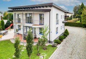 Architektenhaus mit Naturschwimmteich