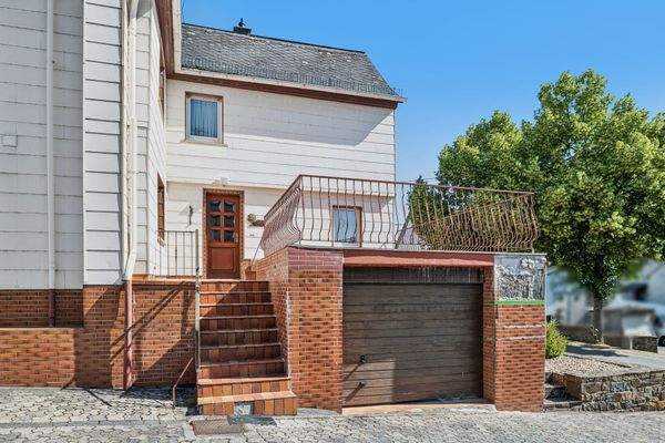 Haus 1 mit Terrasse und Garage
