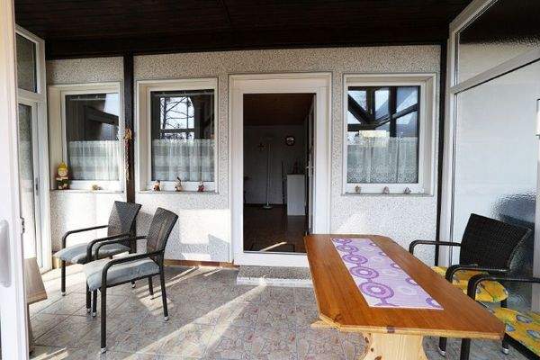 Eingangstür im Sommergarten