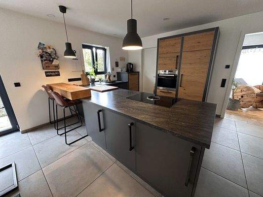 hochwertige Küche (EG)