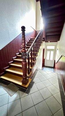 Treppenhaus und Ausgang zum Hof