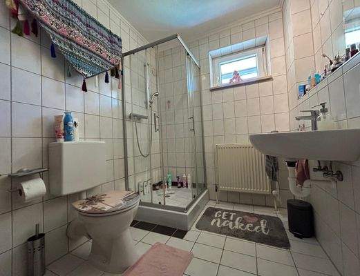 UG: Bad mit Dusche
