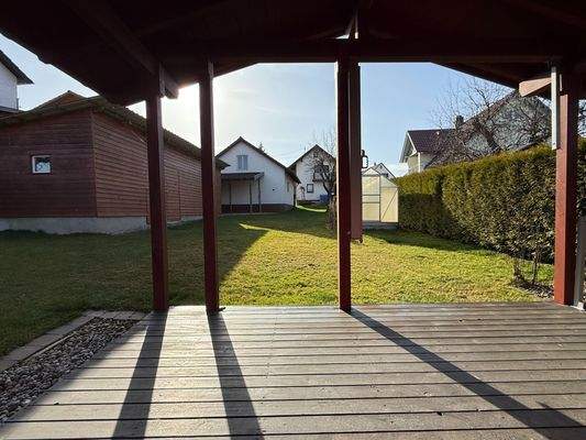 Blick aus dem Gartenhaus