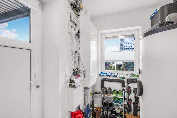 Hauswirtschaftsraum mit Warmwasserspeicher