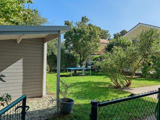 Garten m. Fahrradabstellfläche