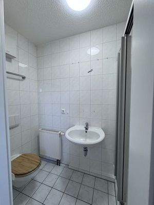 Badezimmer mit Dusche