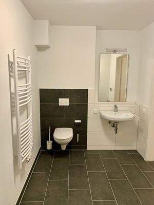 28. Whg 32, 1-Zimmer-Whg, Badezimmer