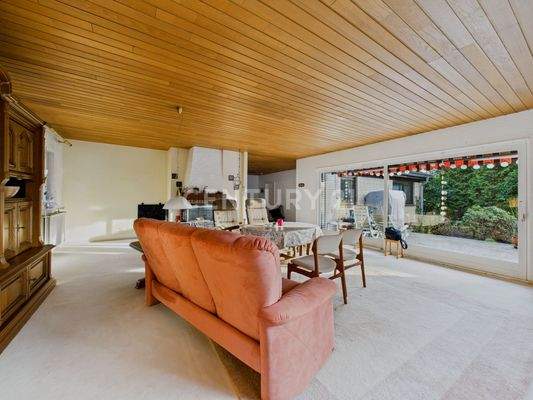 Wohnzimmer mit Blick auf die Terrasse