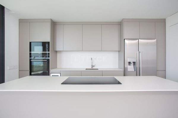 Sea-View Apartments in a Complex in Fuengirola, Spain