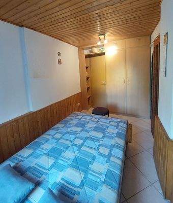 Schlafzimmer mit Einbauschrank