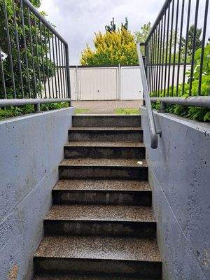 Treppe vom Keller zum Garagenhof.jpg