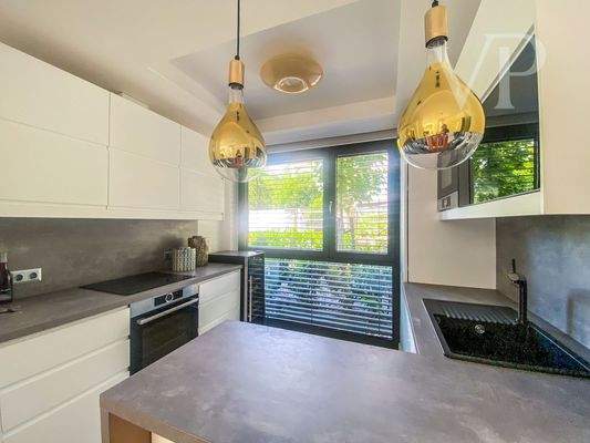 97BA4FCB-F07E-48E8-8144-5FF9C04F6A40