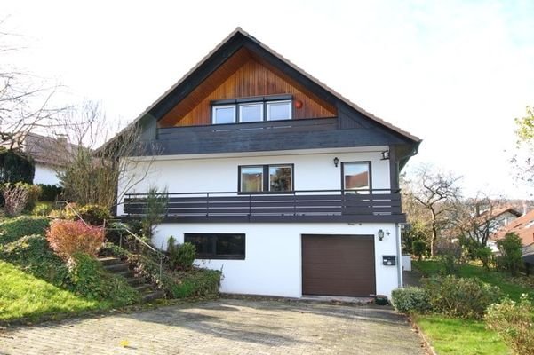 Zufahrt zum Haus und Garage