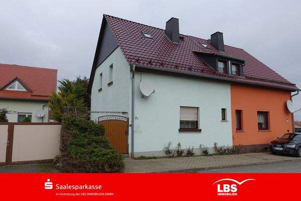 Doppelhaushälfte - Straßenansicht