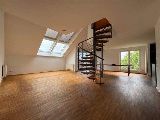 Blick ins großzügige Wohn-/Esszimmer 