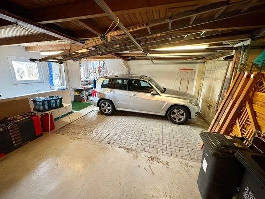 mit Zugang zur Doppel-Garage