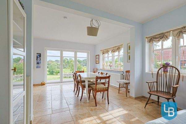 Essbereich mit Ausblick ins Grüne