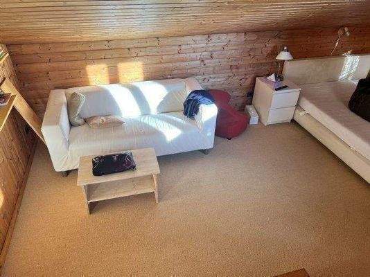 9935E583-2285-408B-A463-6E223F213135