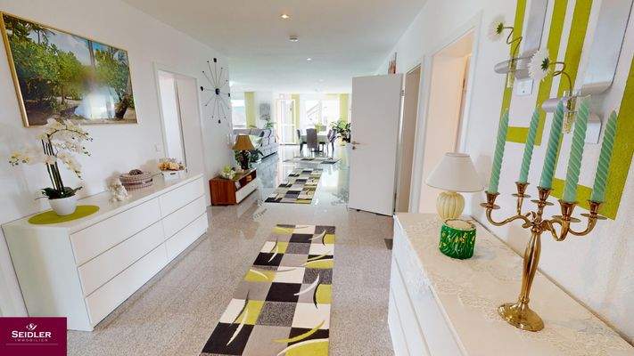 2.OG- Blick in den offenen Flur