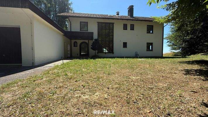 Hausansicht zum Eingang