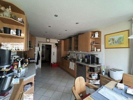 7. Haus Re. Einbauküche Essplatz