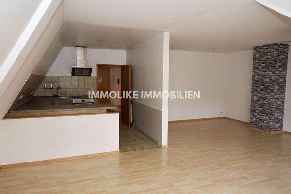 Küche und Wohnzimmer