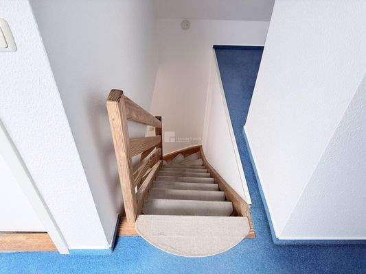 Hinunter in die Wohnung aus der Galerie