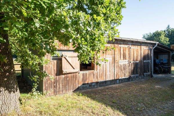 sehr viel zusätzlicher Stellfläche