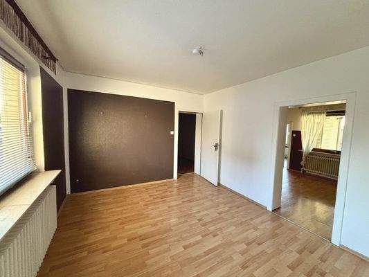 weiteres Durchgangszimmer im Erdgeschoss