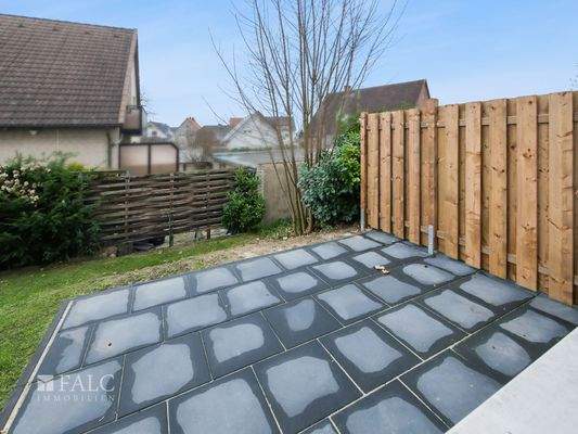 Terrasse mit Sichtschutz zum Nachbarn