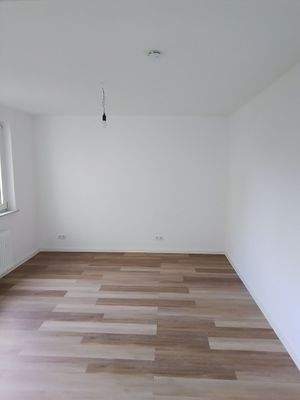 Leeres Büro mit Holzboden