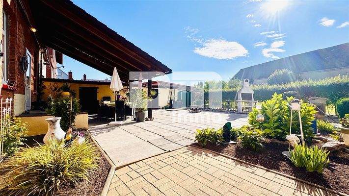 Terrasse teilüberdacht