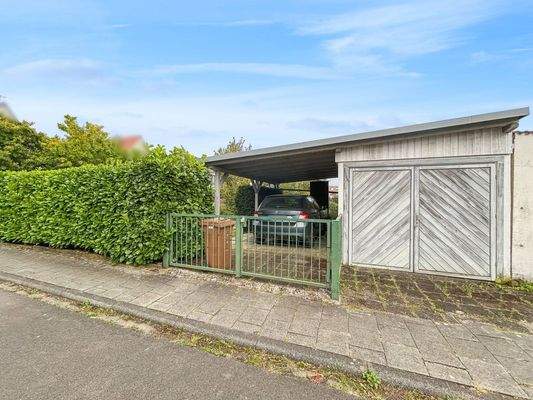 Carport und Garage