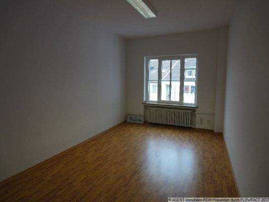 Zimmer zum Hof ebenfalls als Küche möglich