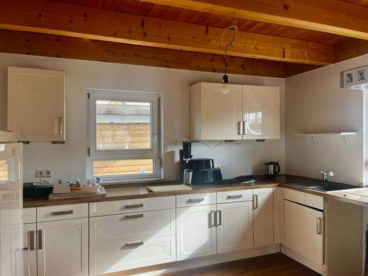 Die geräumige Küche 